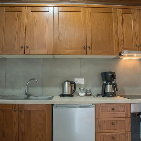 Konukevi To Mpalkoni