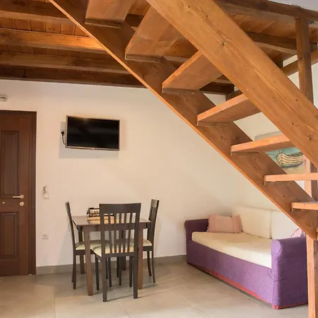 To Mpalkoni Konukevi 3*