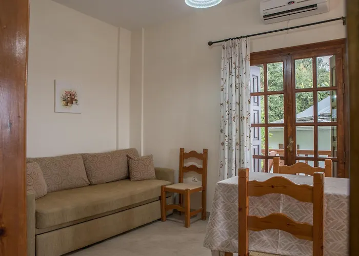 To Mpalkoni 3* חורפטו