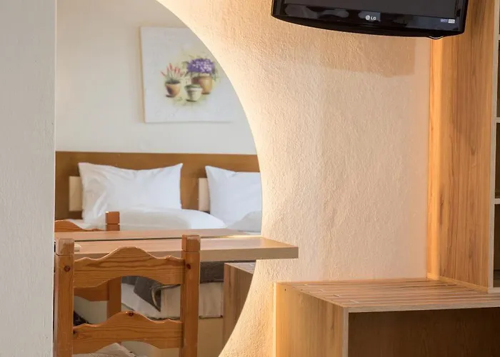 To Mpalkoni Konukevi Chorefton