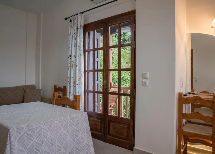 Konukevi To Mpalkoni