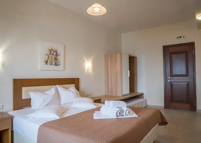 Konukevi To Mpalkoni Chorefton