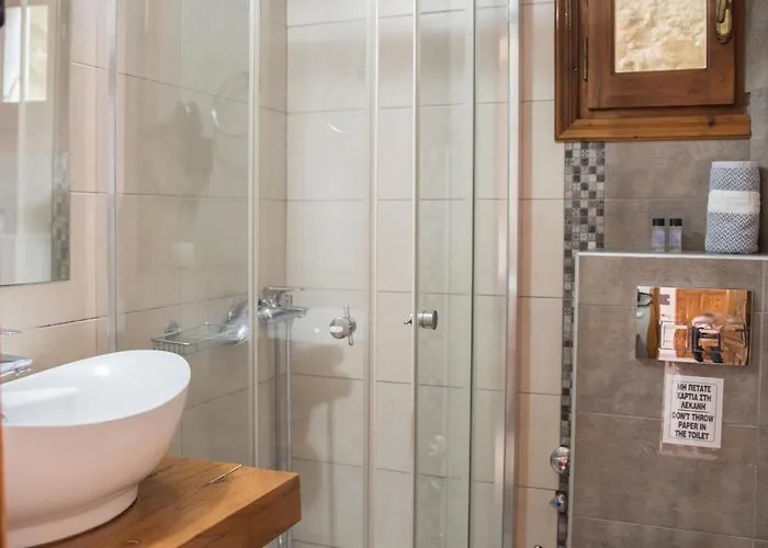 To Mpalkoni בית הארחה 3*