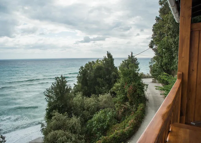 To Mpalkoni Konukevi Chorefton