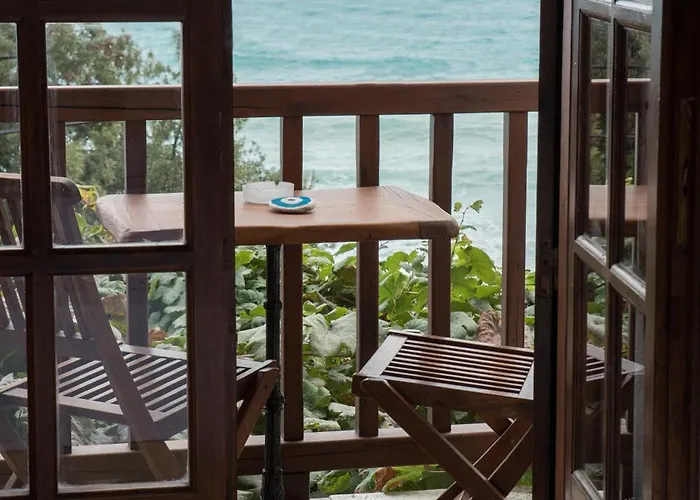 To Mpalkoni בית הארחה