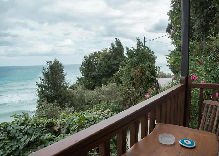 To Mpalkoni Konukevi 3*