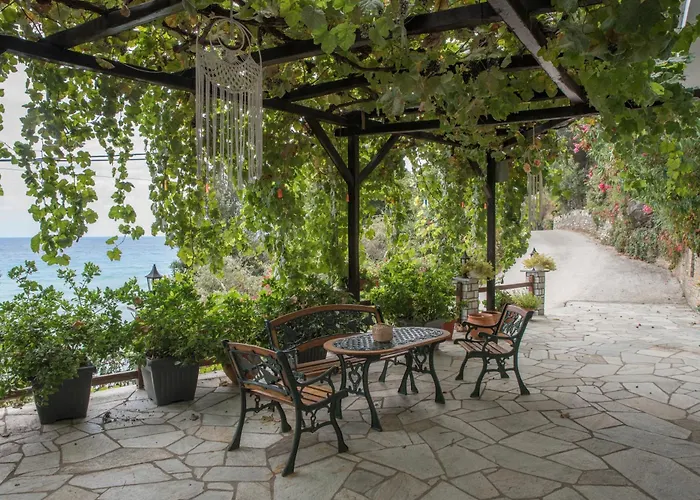 To Mpalkoni Chorefton