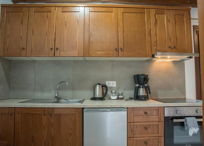 Konukevi To Mpalkoni