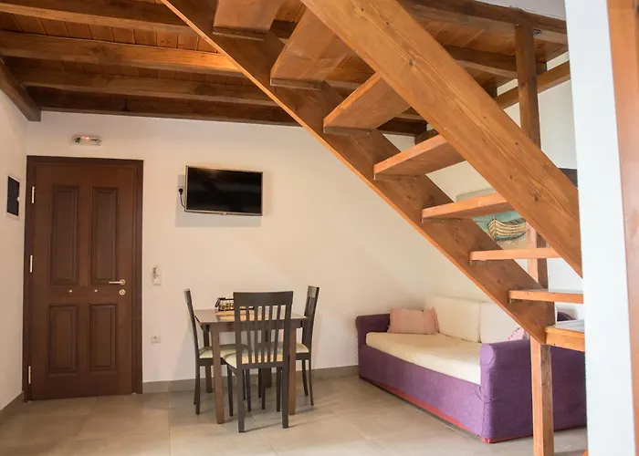 To Mpalkoni Konukevi 3*